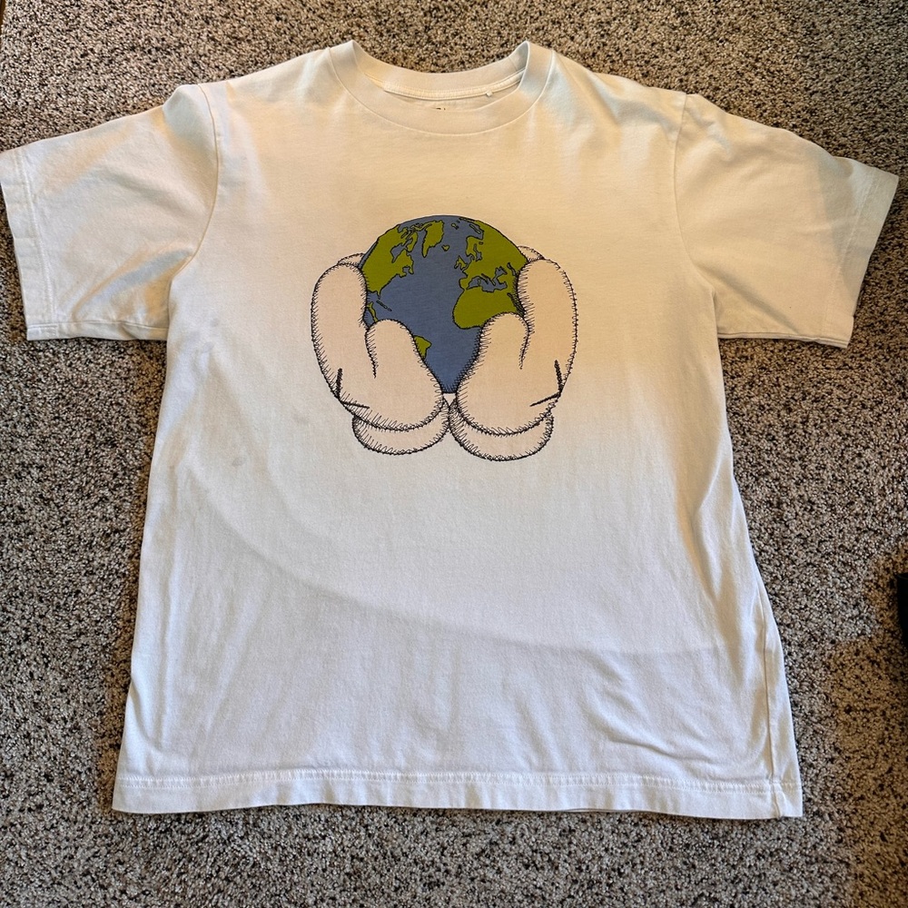 Kaws t shirt